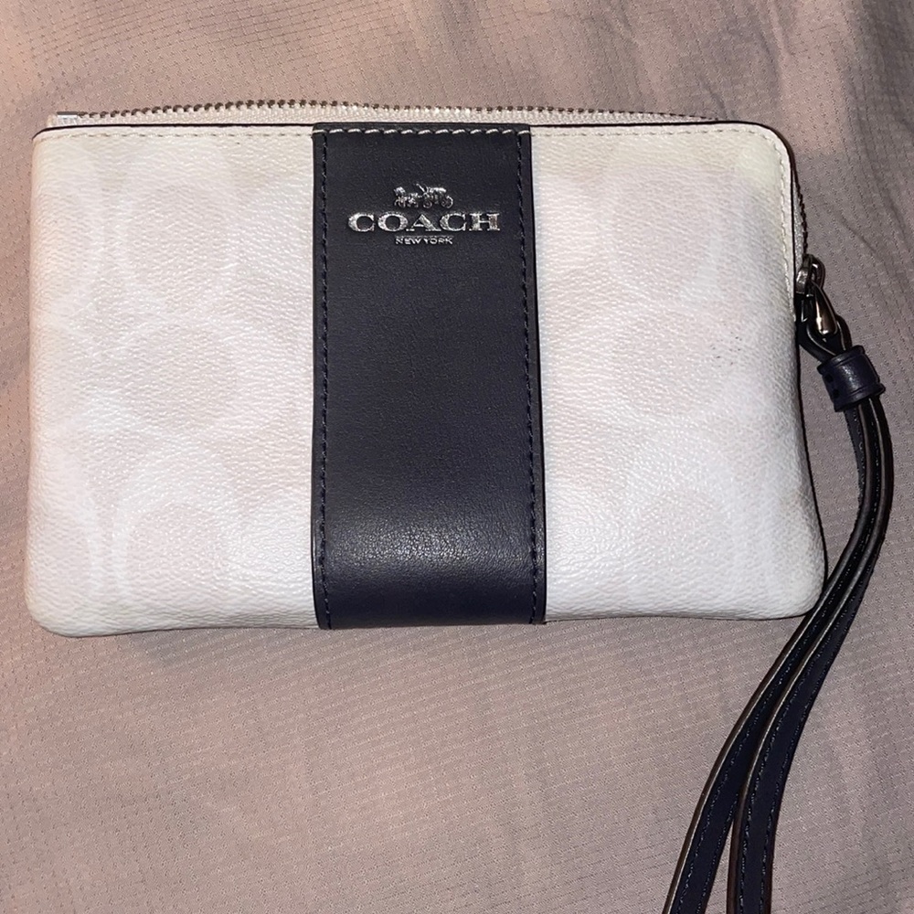COPY - Coach white and black wristlet, brand new without tags